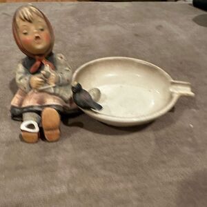 VINTAGE HUMMEL #62 GIRL SINGING WITH A BIRD W.GERMANY “V”. Condition is Used.